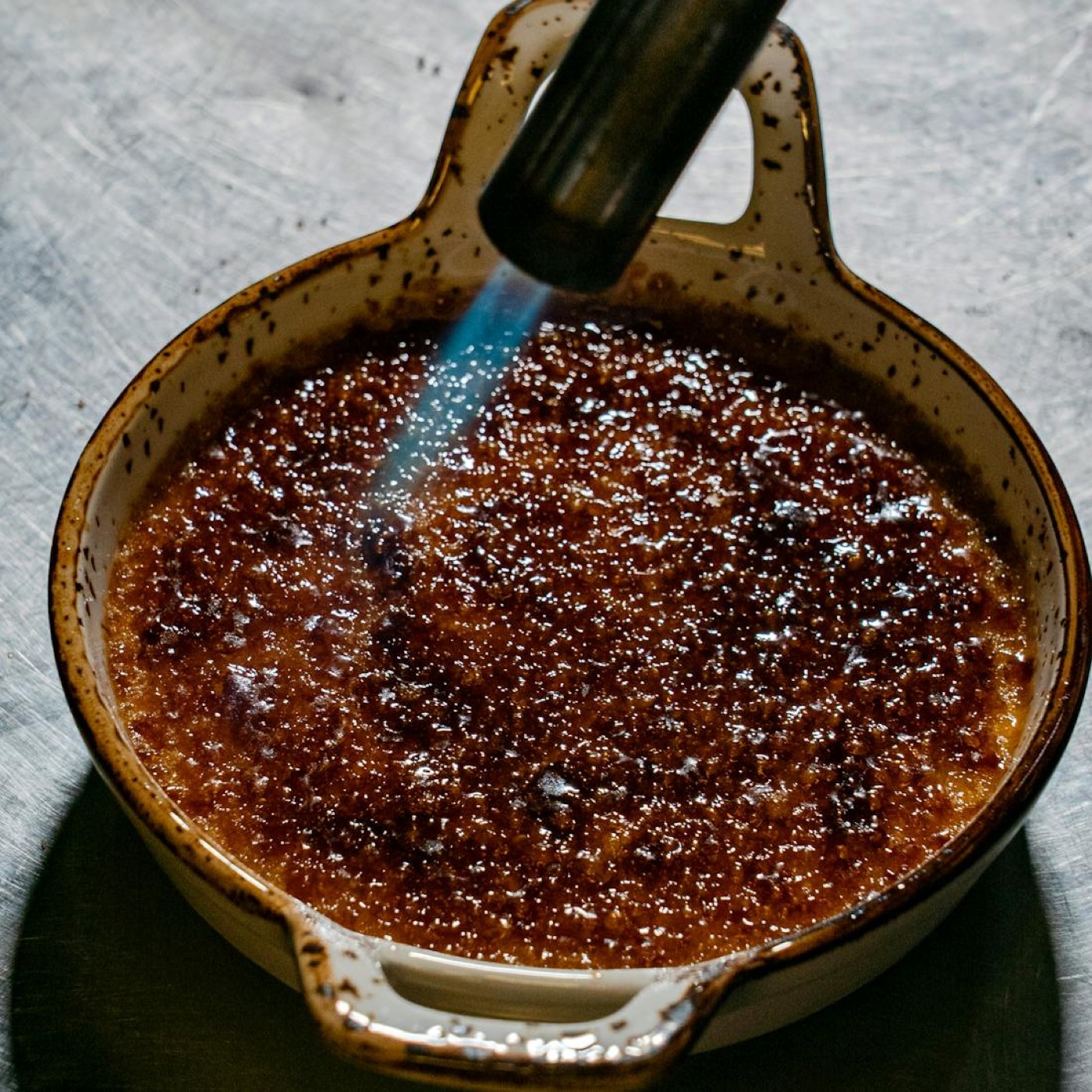 Crème brûlée vanille caramélisée au chalumeau