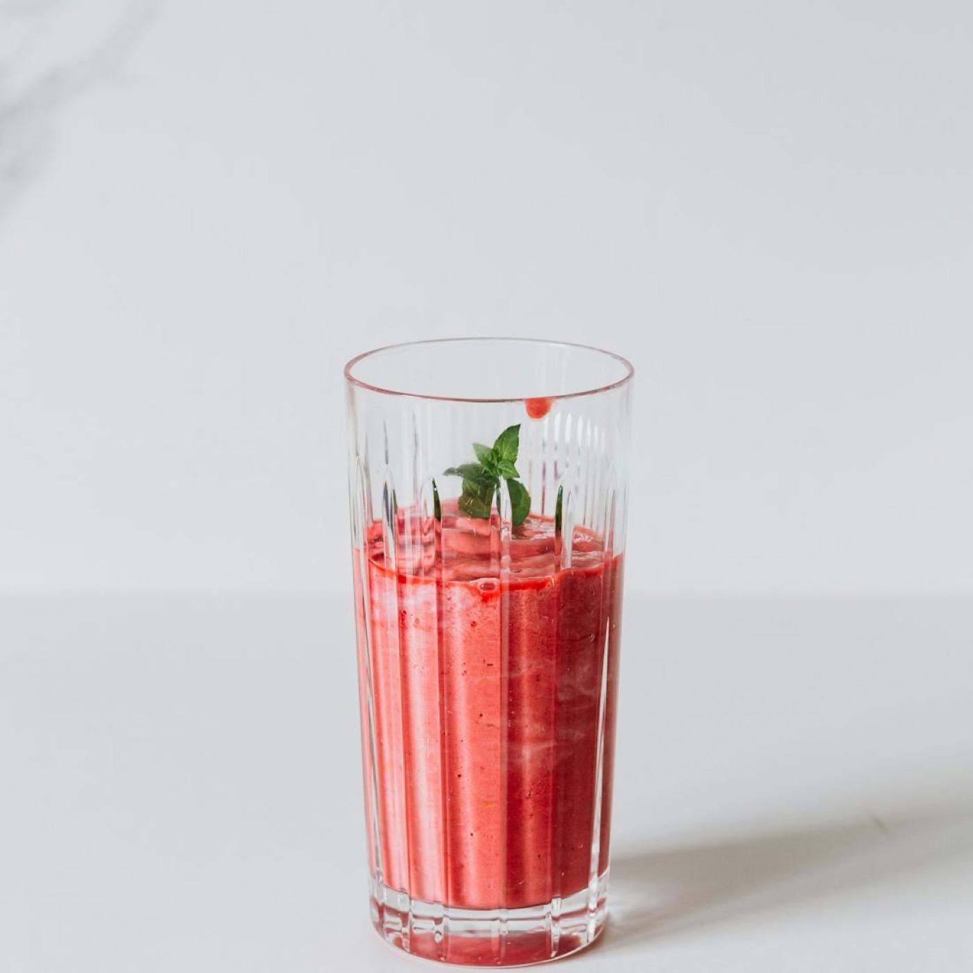 Smoothie fraise frais dans un verre